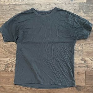 Lululemon fundamental T shirt. Mens Large. Black/slate. Excellent condition